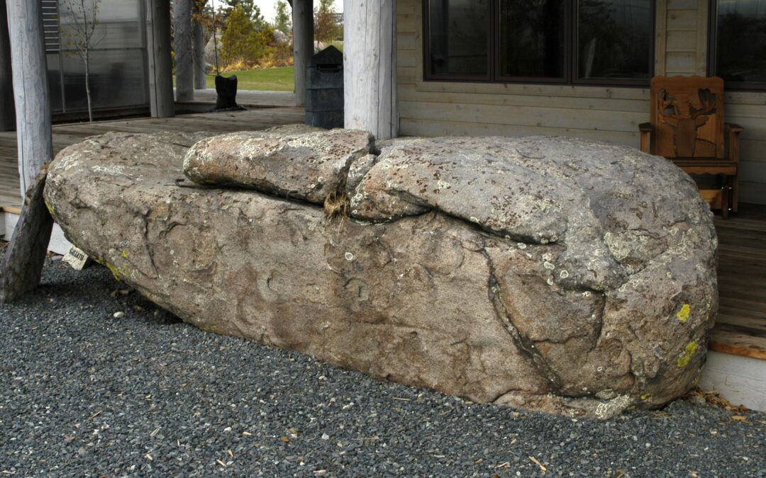 Pipestone Granite boulder 4585