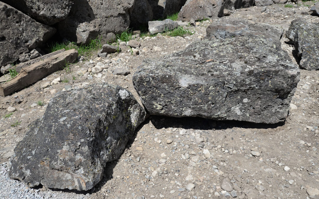 Tin Cup basalt boulders 8651