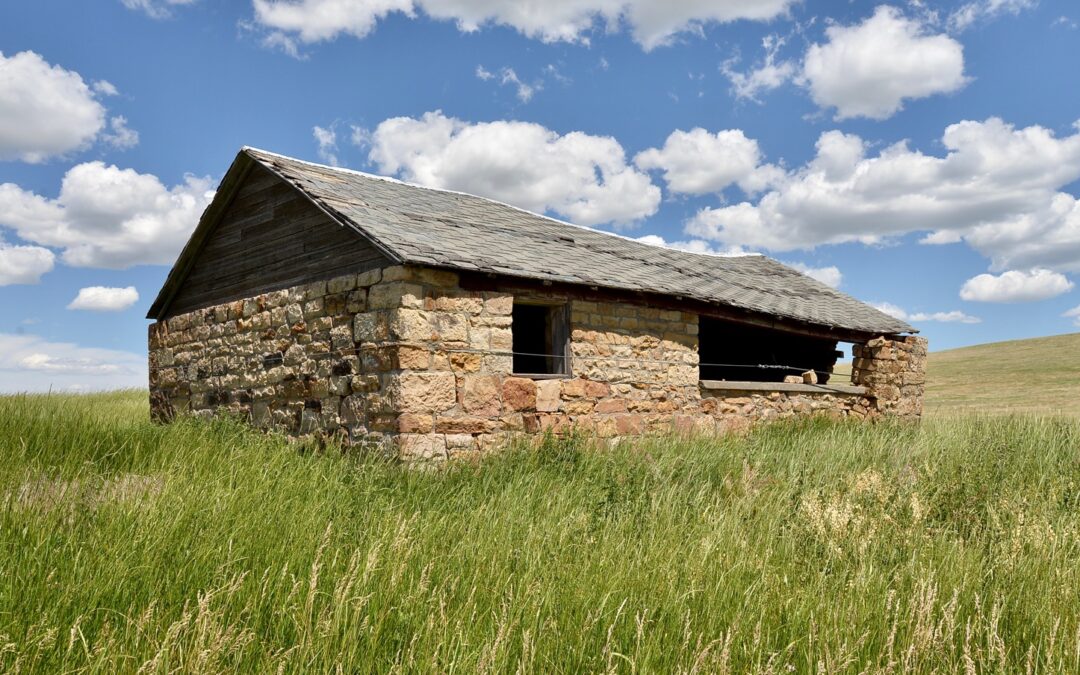 Stone barn 3937